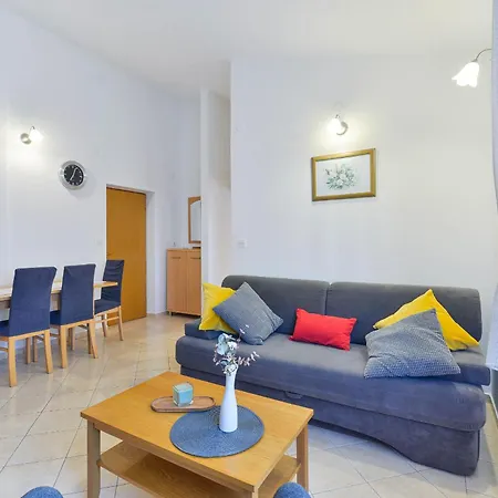 House Inga Apartment Vir