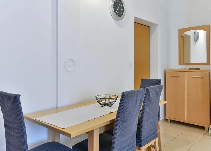 Apartment House Inga Vir