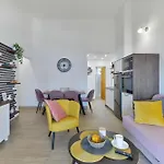 Apartament House Inga Vir