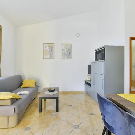 House Inga Apartment *