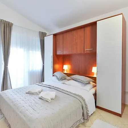 Apartament House Inga *