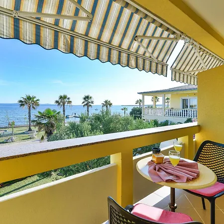 Apartament House Inga Vir