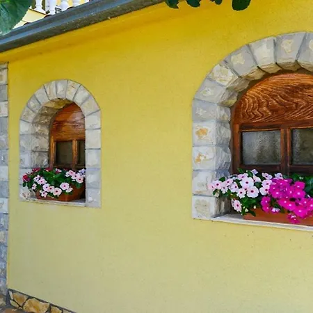 House Inga Apartment Vir